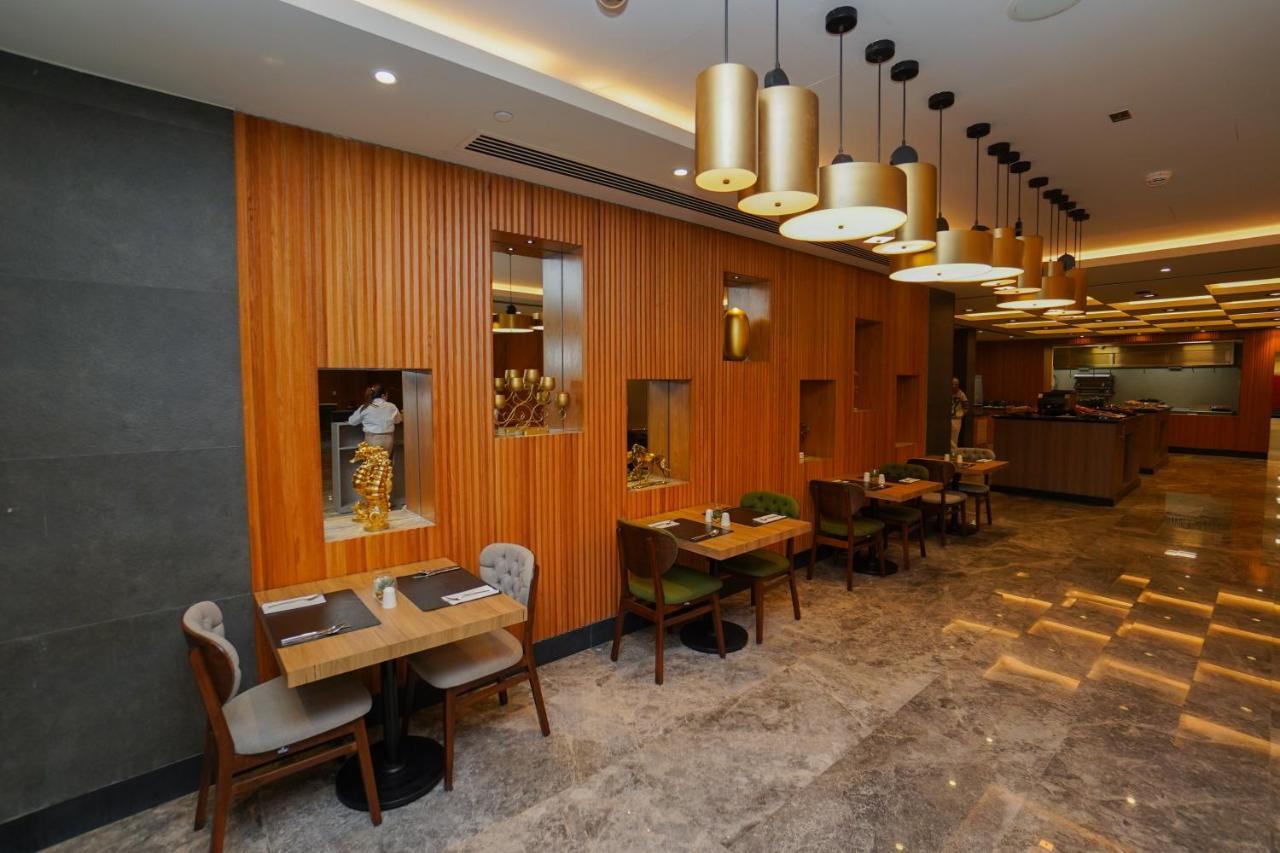 The Grand Lux Hotel Doha Exterior photo The interior of the restaurant